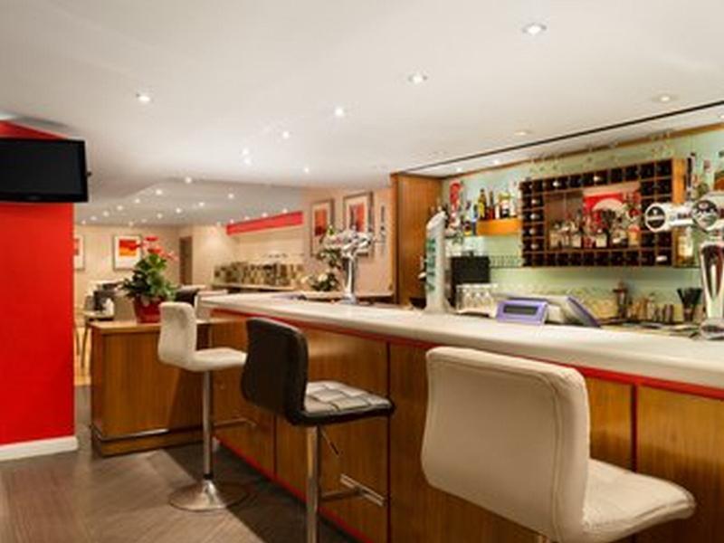 Ramada Hounslow - Heathrow East Exterior photo
