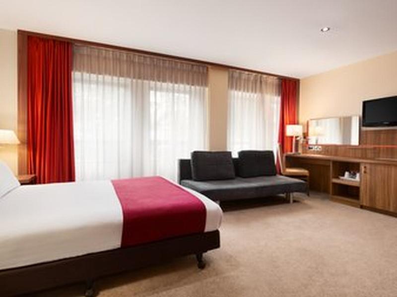 Ramada Hounslow - Heathrow East Exterior photo