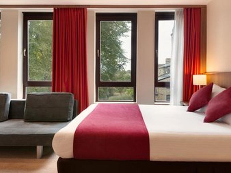 Ramada Hounslow - Heathrow East Exterior photo